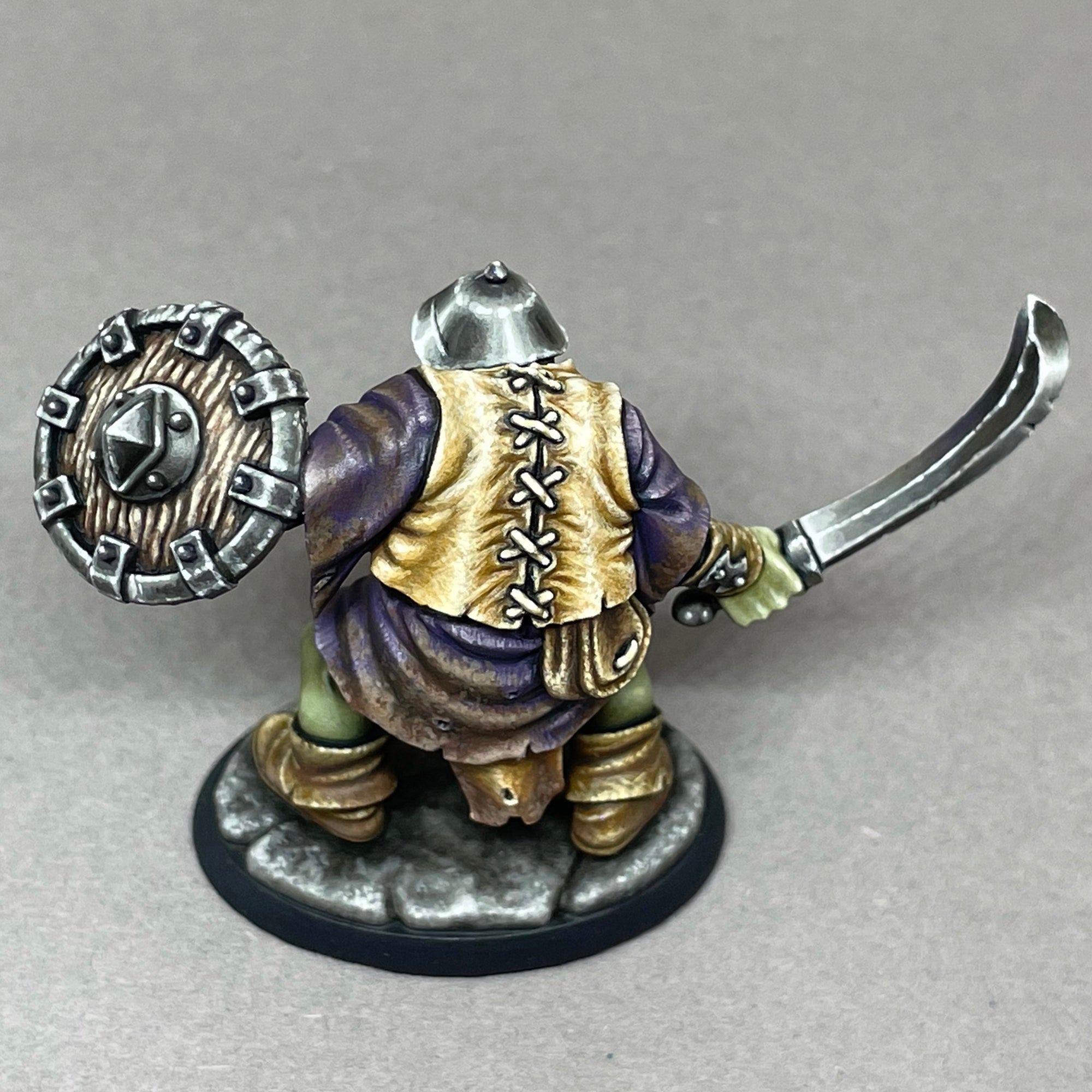 Minatura Reaper Bones Jurden Half Orc Paladin – 50mm, 25mm Heroic Scale, Non Dipinta (77438)
