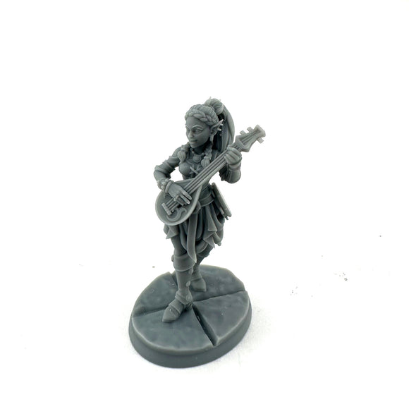 Reaper Bones USA: Ryelle Rainheather, Elf Bard (Alternate Sculpt) (07124)